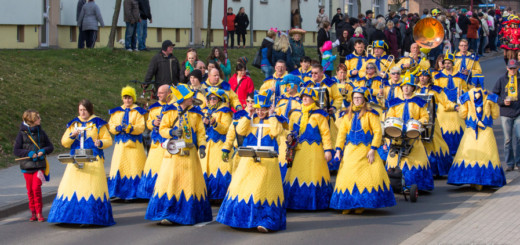 Guggemusik Überdosis beim Karnevalsumzug