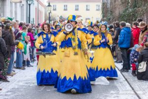 Guggemusik Überdosis beim Karnevalsumzug